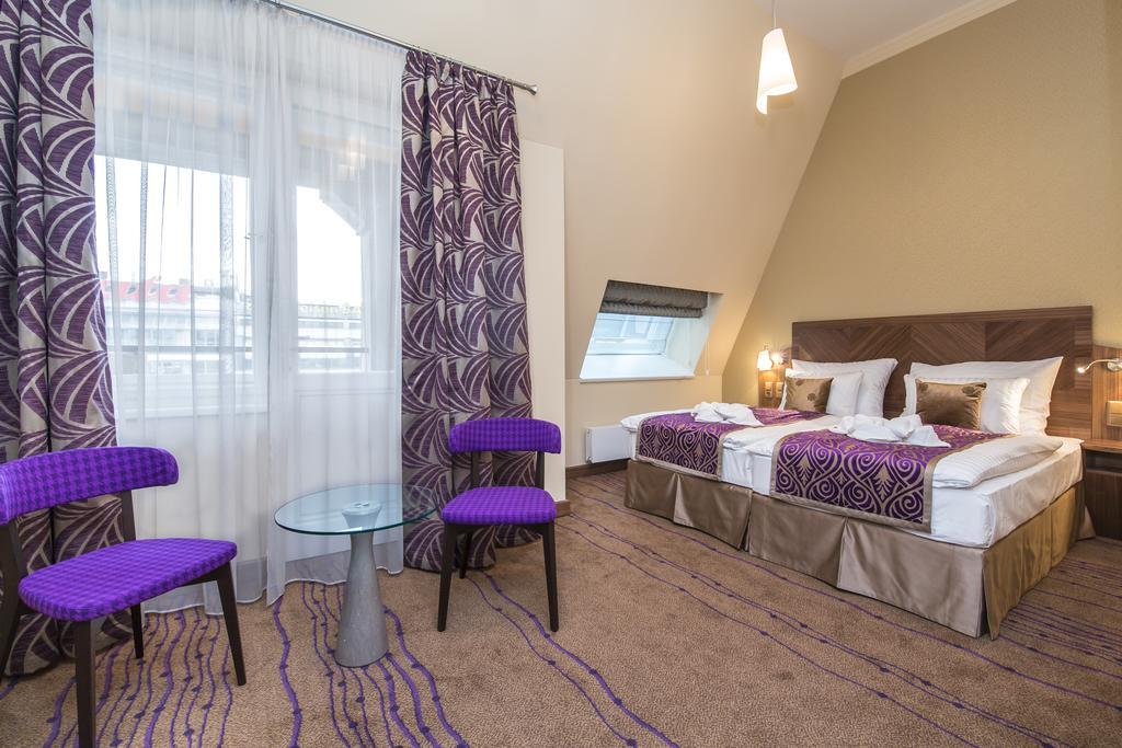 Merchants Crown Suites And Spa Praga Exterior foto