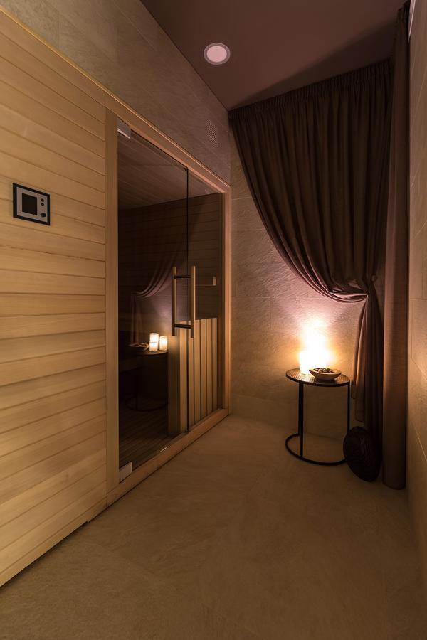 Merchants Crown Suites And Spa Praga Exterior foto A modern Finnish sauna